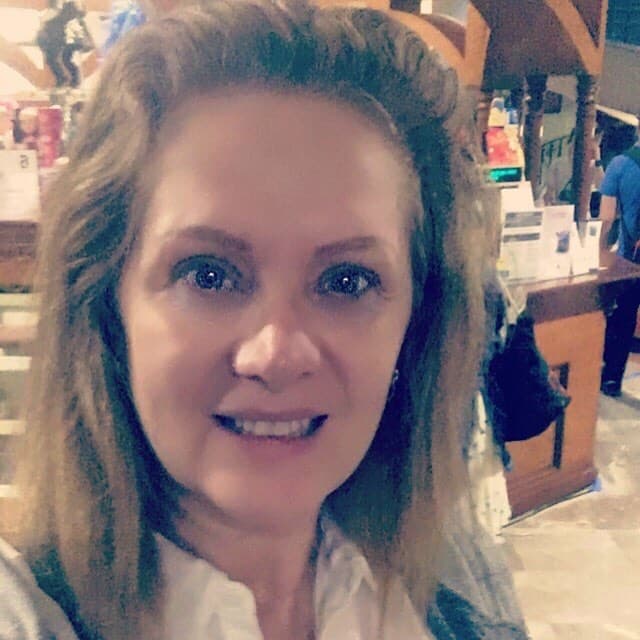 <a href="http://www.univision.com/temas/erika-buenfil"><b>Erika Buenfil</b> </a>anunció así que se encontraba bien y fuera de peligro, por lo que decidió ayudar en varios centros de acopio en los que necesitaban víveres.