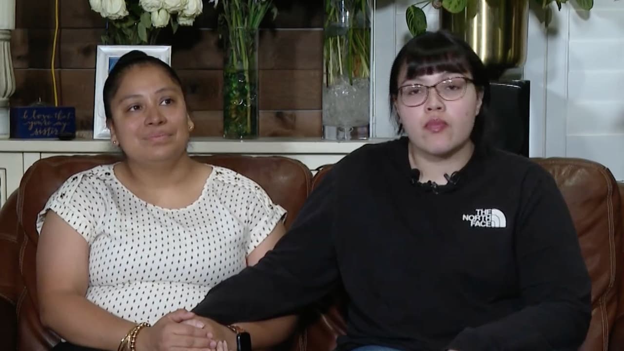 “Me dijo que me amaba y yo le dije: I love you, sister”, fueron las últimas palabras que Ana Cruz recuerda con lágrimas la última conversación con su hermana Brianna Valadez. La joven, junto a Thalia Salinas, Ruby Cruz, Desiree Cervantez y Jacqueline Velazco, perdió la vida cuando una camioneta RAM invadió el carril contrario y chocó de frente contra el auto en el que viajaban.