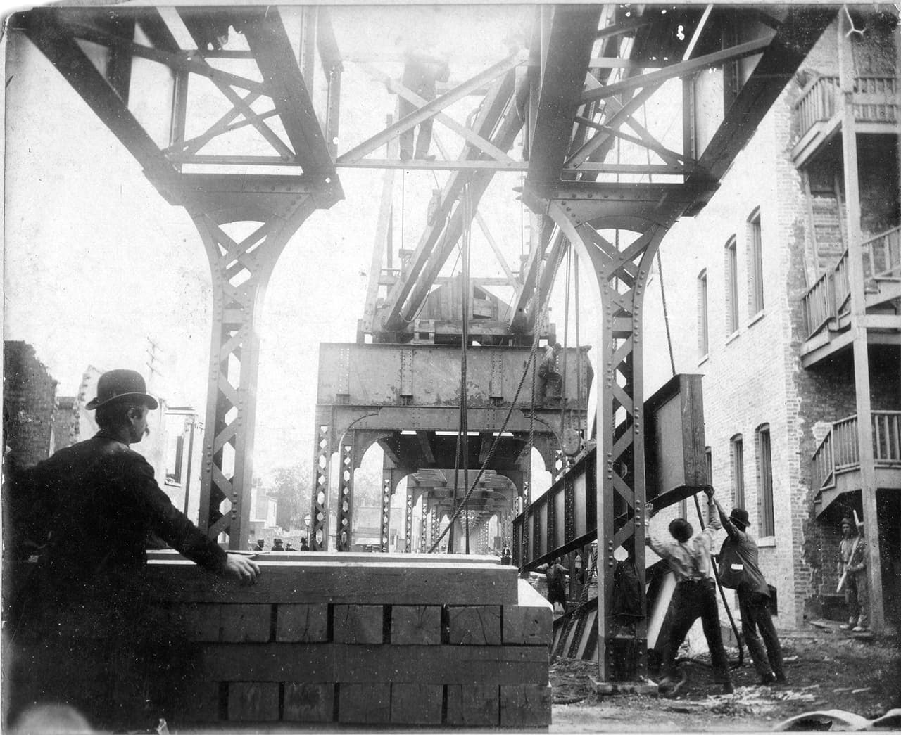 Este sistema de transporte brinda servicio a millones de pasajeros año con año. De acuerdo con reportes, en su mantenimiento y operación, Chicago ha invertido más de 8 millones de dólares en proyectos terminados, iniciados o anunciados.
<br>