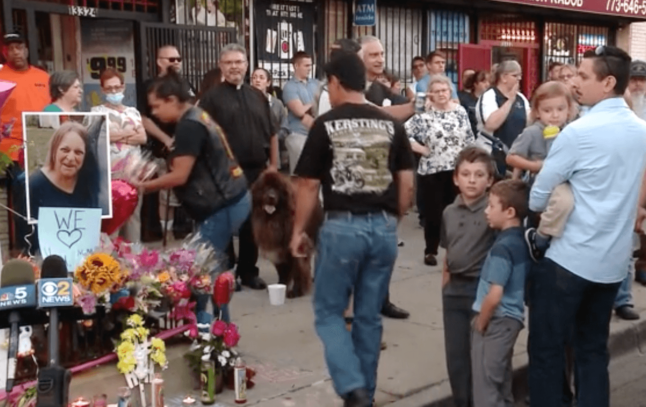 Ruzich estaba retirada del Departamento de Calles y Saneamiento, pero trabajaba en la tienda desde hacía un año y medio.
<br>