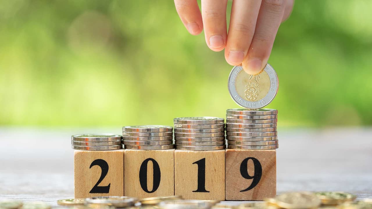 <b>Ajusta tu presupuesto:</b> si comienzas el año con deudas, organiza un mecanismo para cancelar aquellas cuentas que debes pagar de inmediato y las que pueden esperar o renegociarse. Esto te ayuda a sentir que tienes control de la situación, aunque no tengas el dinero para pagar todo lo que debes.