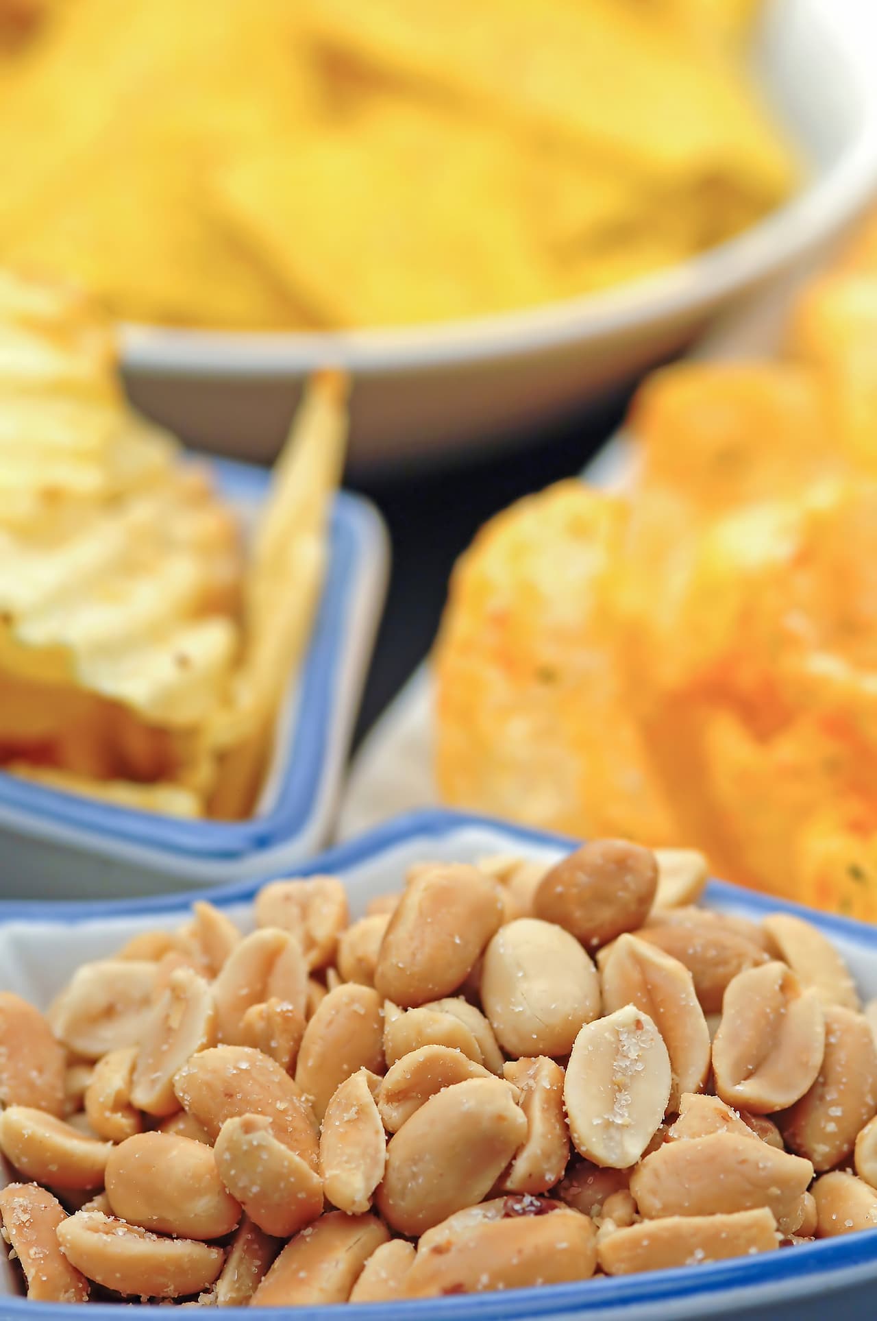 Cacahuates. Puedes encontrarlos en muchas presentaciones: japonenes, con cubierta de caramelo, con chile, tostados, etcétera. Escoge los que más te gusten y disfruta del partido.