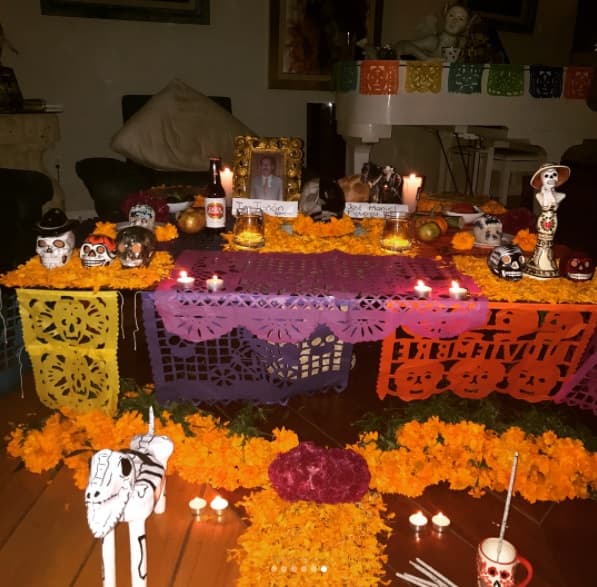 Éste es el majestuoso altar de muertos que puso la familia de Julián Figueroa a su fallecido padre, Joan Sebastian.