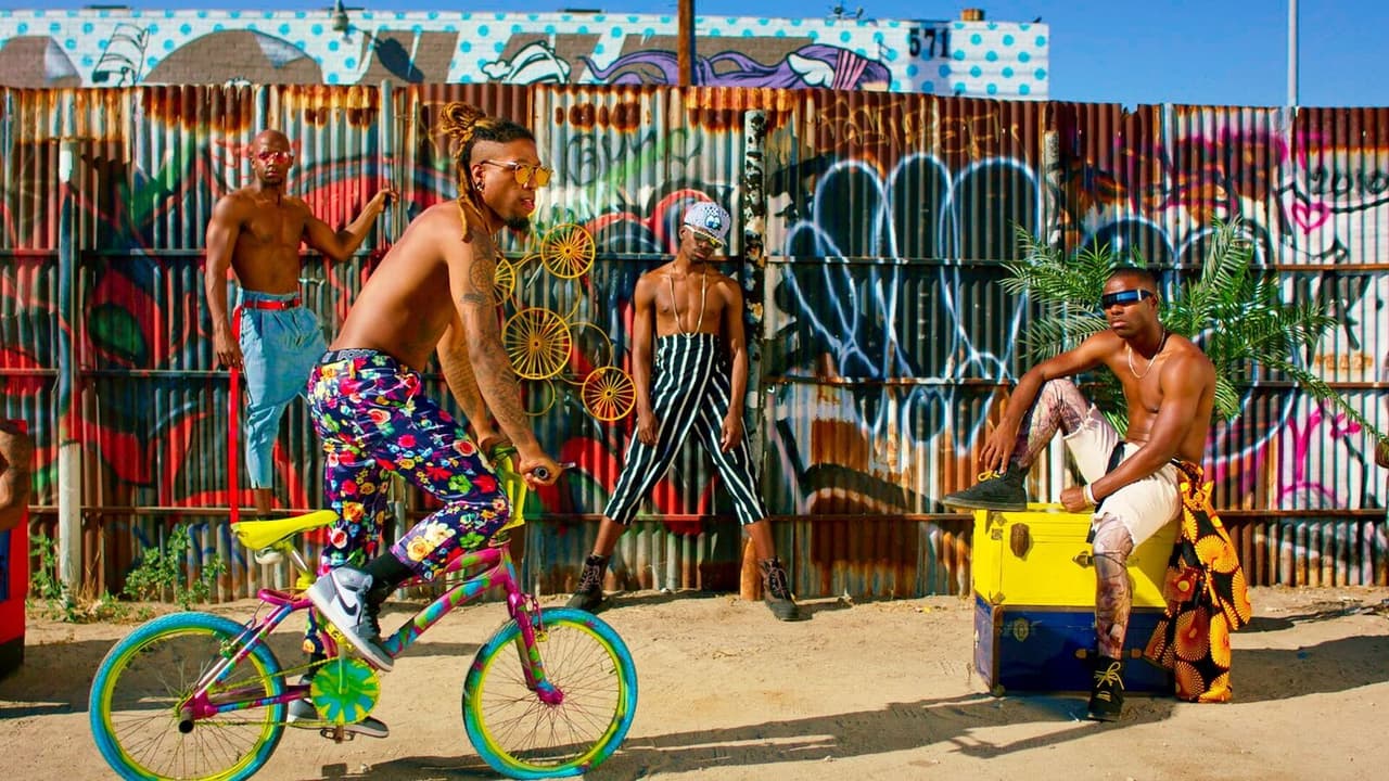 Desde la tercera semana de su lanzamiento se mantuvo en el puesto número uno de los videos más virales de YouTube.