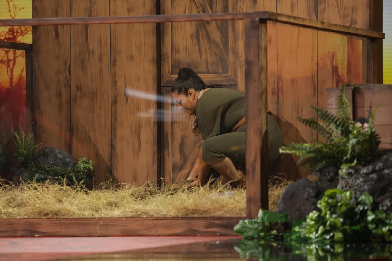 A Vanessa le tocó hablar sobre cuidado animal con la compañía de una tortuga.