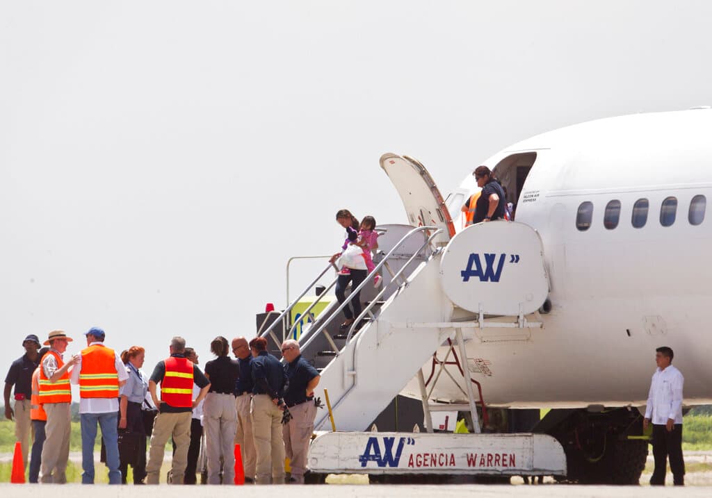 Una niña estadounidense de 2 años fue deportada por el gobierno de Trump a Honduras. Un juez cree que fue "sin un proceso justo"