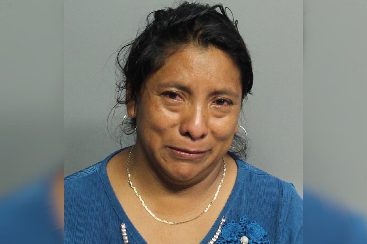 Acusan de homicidio a una mujer en Homestead que olvidó a una niña de 2 años en su carro