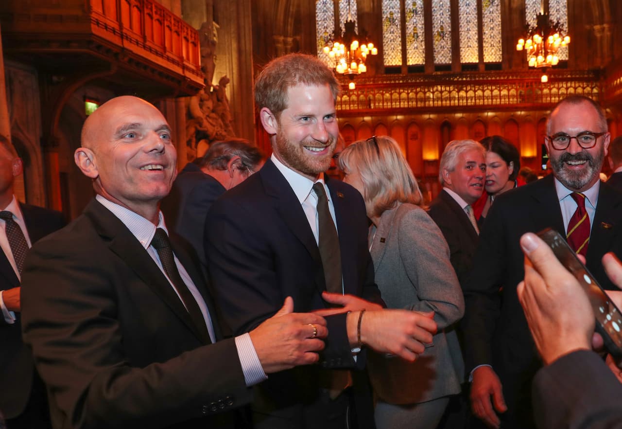 De acuerdo con People, los Invictus Games son similares a los Warrior Games de Estados Unidos. La competencia estadounidense fue creada en 2010 por el
<b><a href="https://www.defense.gov/" target="_blank">Departamento de Defensa</a></b>
<a href="https://www.defense.gov/" target="_blank">. </a>