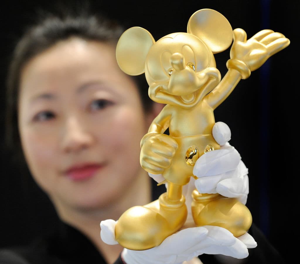 Recibió la medalla presidencial de la libertad a manos del presidente de Estados Unidos y la medalla de honor por parte del Congreso en 1969.