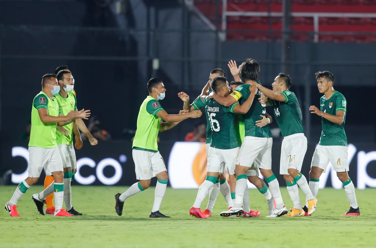 Bolivia se queda cerca de romper su mala racha como visitantes en las eliminatorias del mundial, pero Paraguay no se lo permite y terminan dividiendo puntos en un empate 2-2.