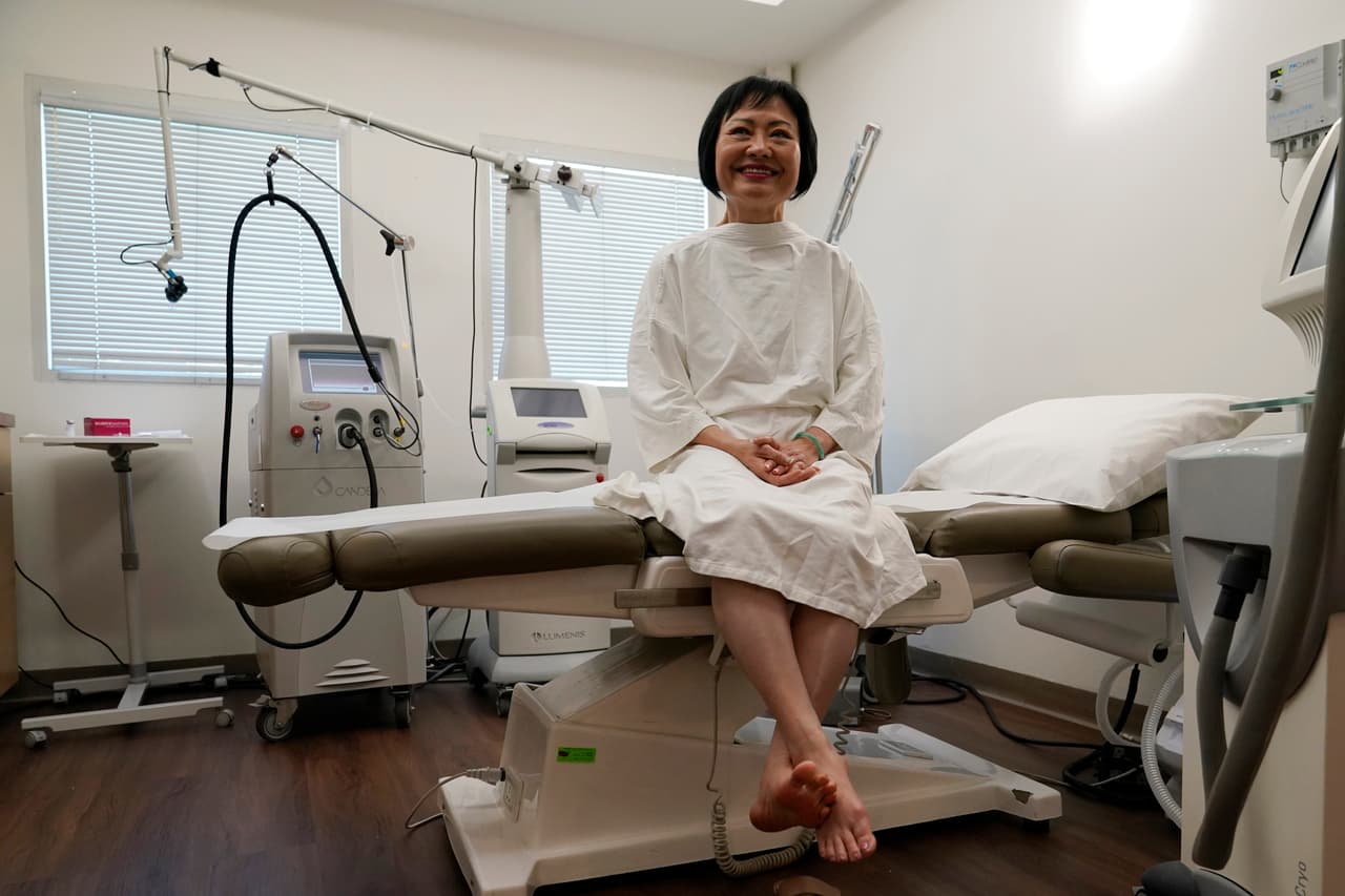 Kim Phuc mientras esperaba esta semana para su tratamiento en el Instituto Dermatológico y Láser de Miami.