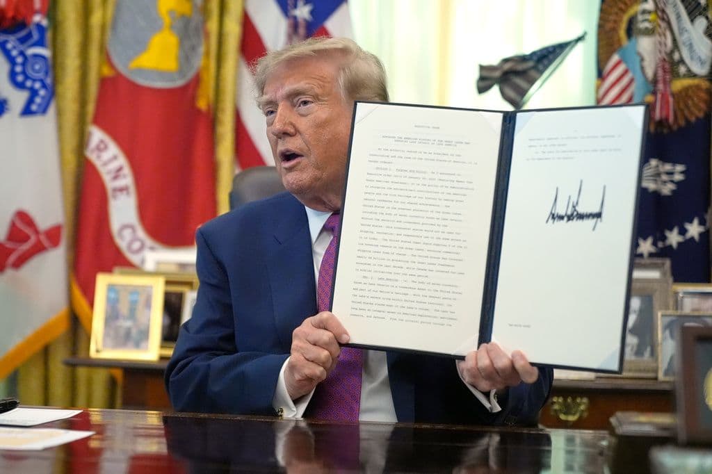 Donald Trump firma una orden ejecutiva y cambia el nombre del lago Ontario por lago América