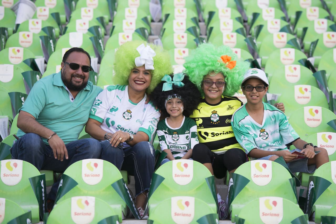 Algunos seguidores llegaron desde muy temprano para vivir la fiesta de la final contra el líder del Clausura 2018.