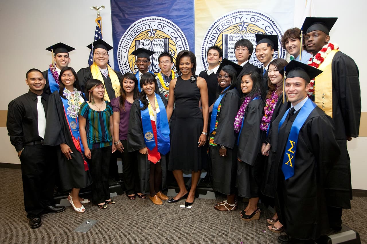 16 de mayo de 2009 se graduaron los primeros 500 estudiantes de UC Merced.