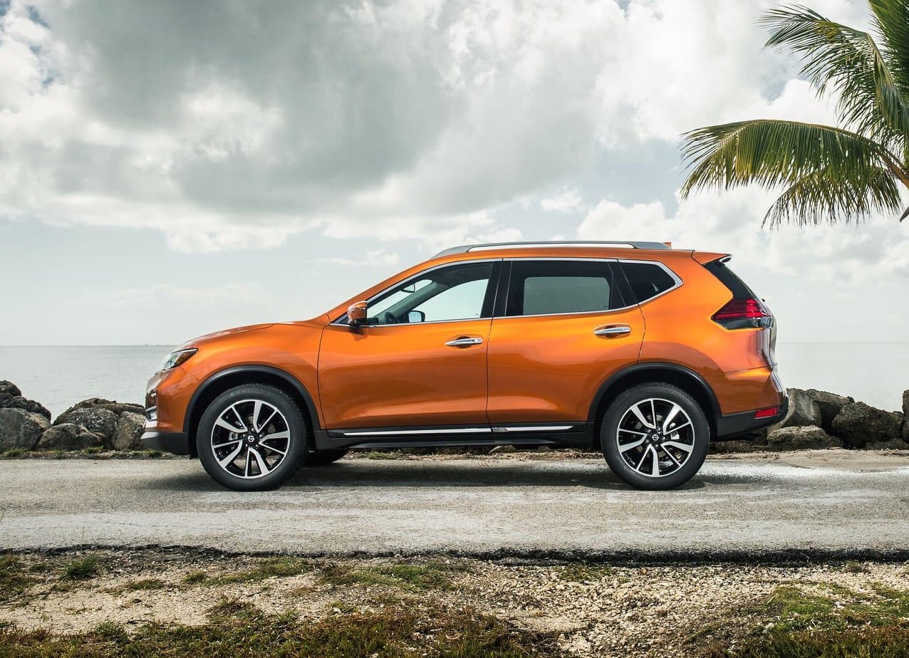 <b>Nissan Rogue Hybrid</b>
<br>
<br>Con una fuerte tendencia de nuevos autos electrificados, es raro ver desaparecer a la variante híbrida de la Nissan Rogue. Tal vez se debe a que los compradores no encontraron suficiente valor sobre el modelo convencional, que se mantiene como el vehículo más vendido del fabricante japonés.
<br>