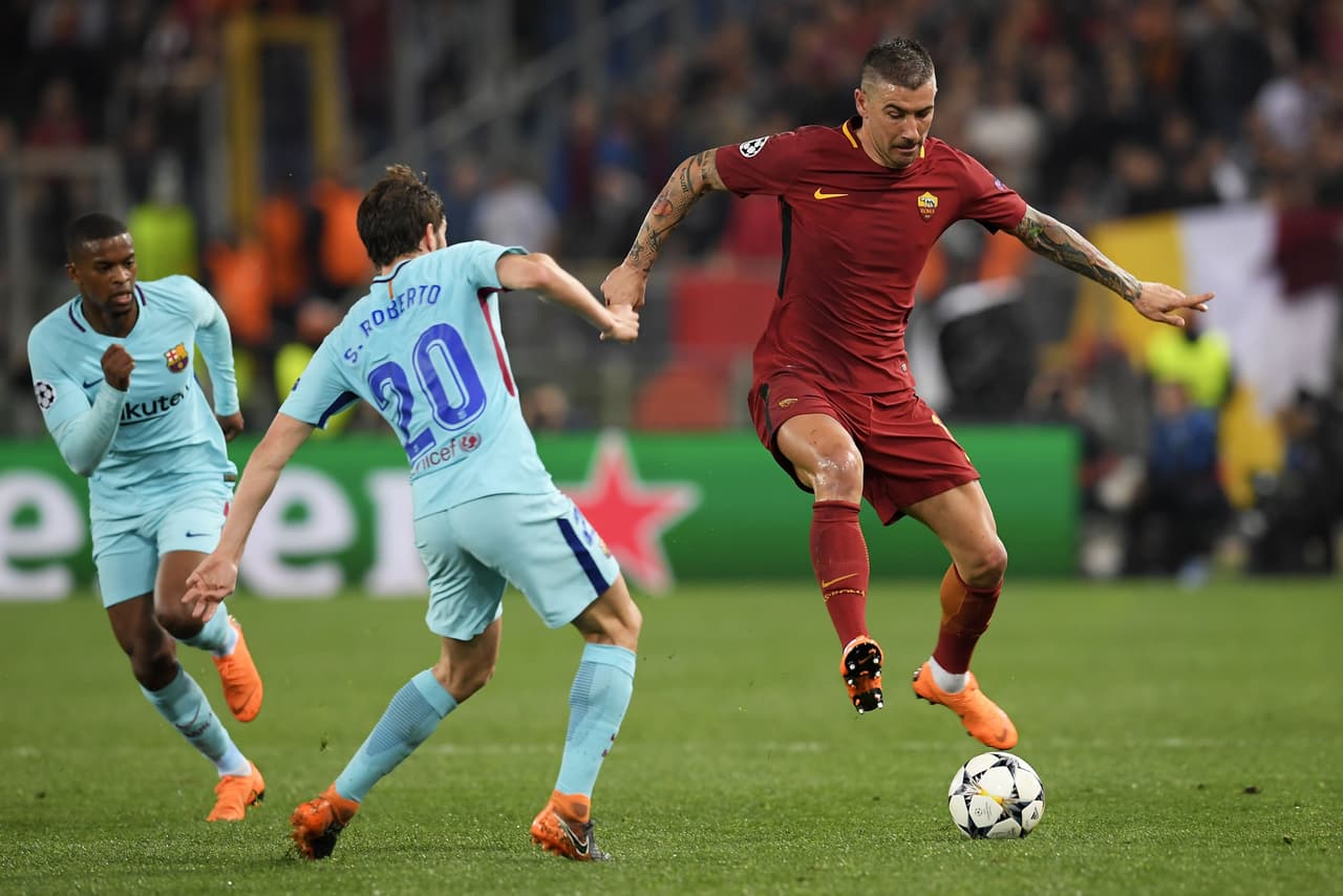 Fue así como el local embistió a un Barcelona que parecía perdido desde el primer minuto, sin ninguna reacción.