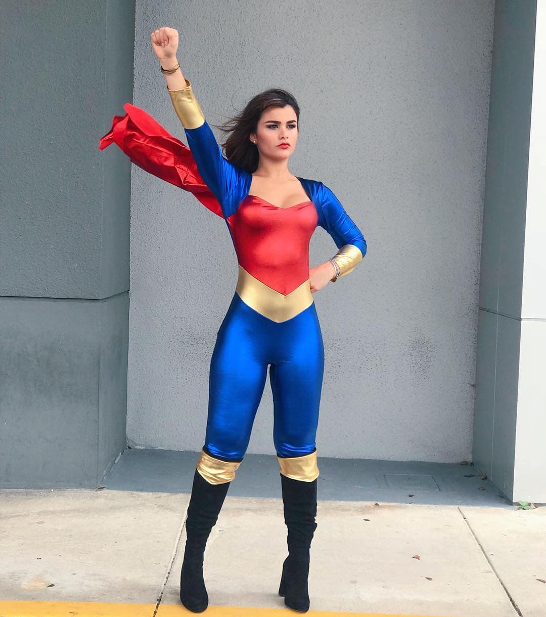 <b>Clarissa Molina</b> todo lo puede y por eso se ha disfrazado de 'Superwoman'.