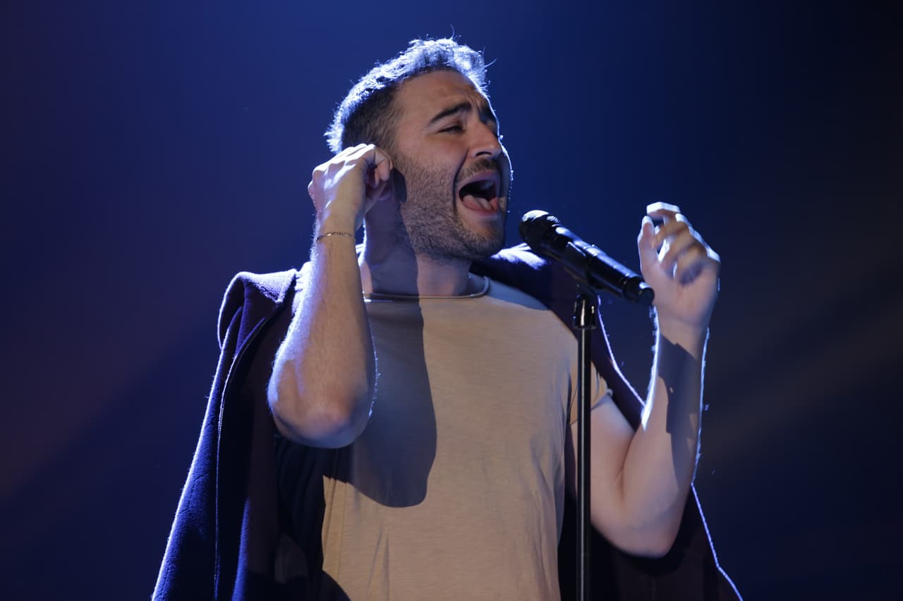 Jesús Navarro ajustó los monitores para escuchar con la mayor precisión.