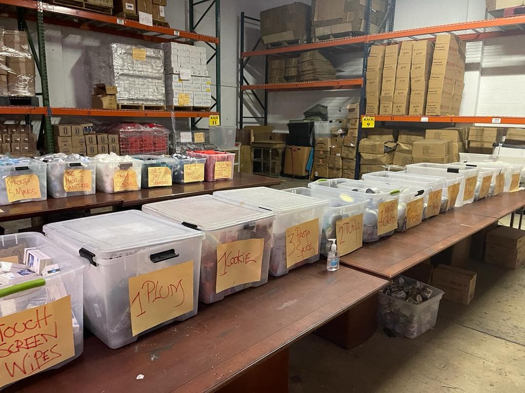 El cargamento contiene productos de higiene, suministros de primeros auxilios y productos alimenticios donada por particulares, empresas e instituciones