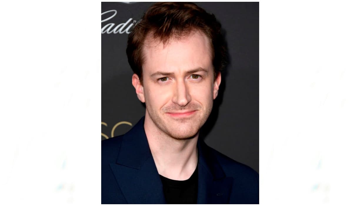 Mazzello comentó a 'People' que el director escribió una recomendación para él, por lo que pudo entrar fácilmente a esa universidad. En el 2010 interpretó a Dustin Moskovitz en 'The Social Network' y ese mismo año fue el protagonista de 'The Pacific'.
<br>