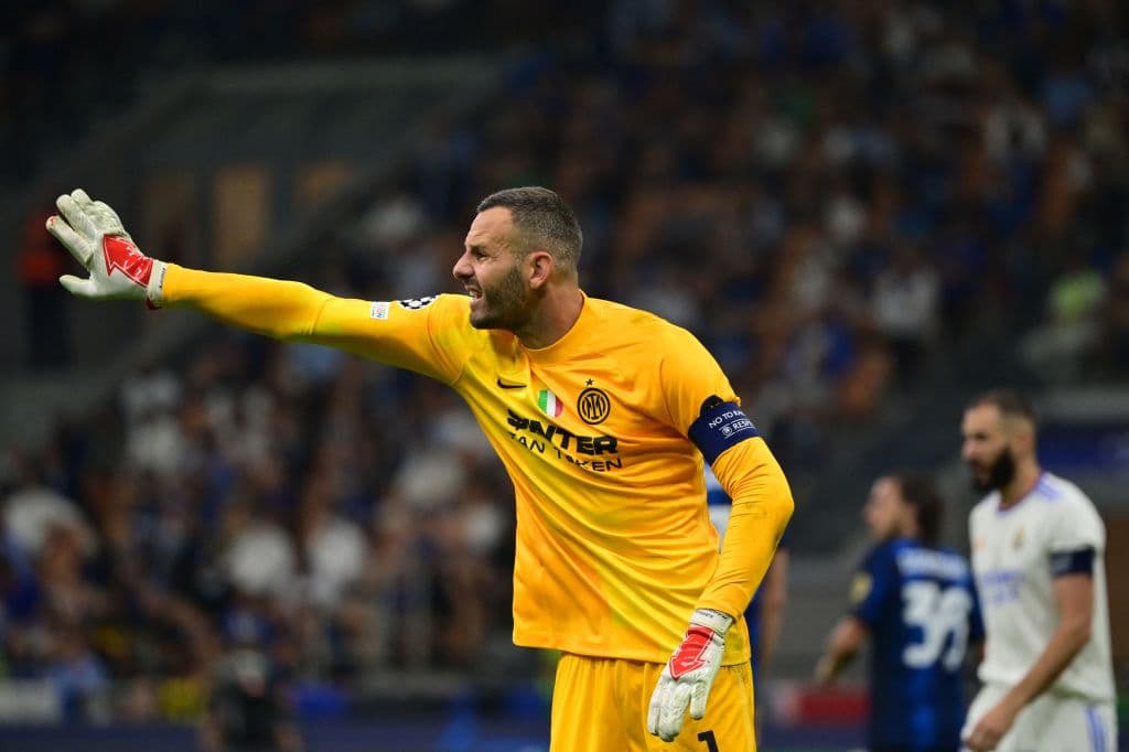 El Real Madrid se impone ante el Internazionale 1-0 en San Siro, durante la primera jornada de la fase de Grupos en la UEFA Champions League. Rodrygo logró salvar la victoria al 89'. Los próximos enfrentamientos serán el Inter contra Shakhtar y el club merengue ante Sheriff el 28 de septiembre.