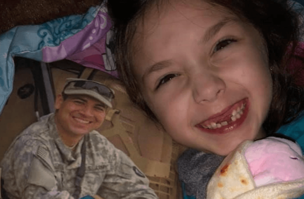 Sin embargo,
<b> Makenzie falleció mientras dormía. </b>
<br>
<br>"Sospechamos que esto está relacionado con covid-19 ya que no podemos averiguar qué más pudo haber causado esto, pero no lo sabremos hasta que recibamos el informe del médico forense", contó la familia por medio de un GoFundMe que busca recaudar dinero para los gastos fúnebres.