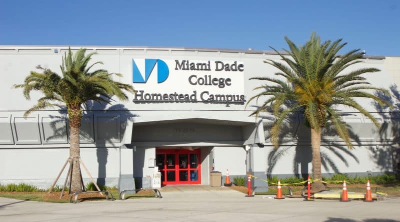 Mantienen cierre preventivo del Miami Dade College de Homestead tras disputa en el estacionamiento