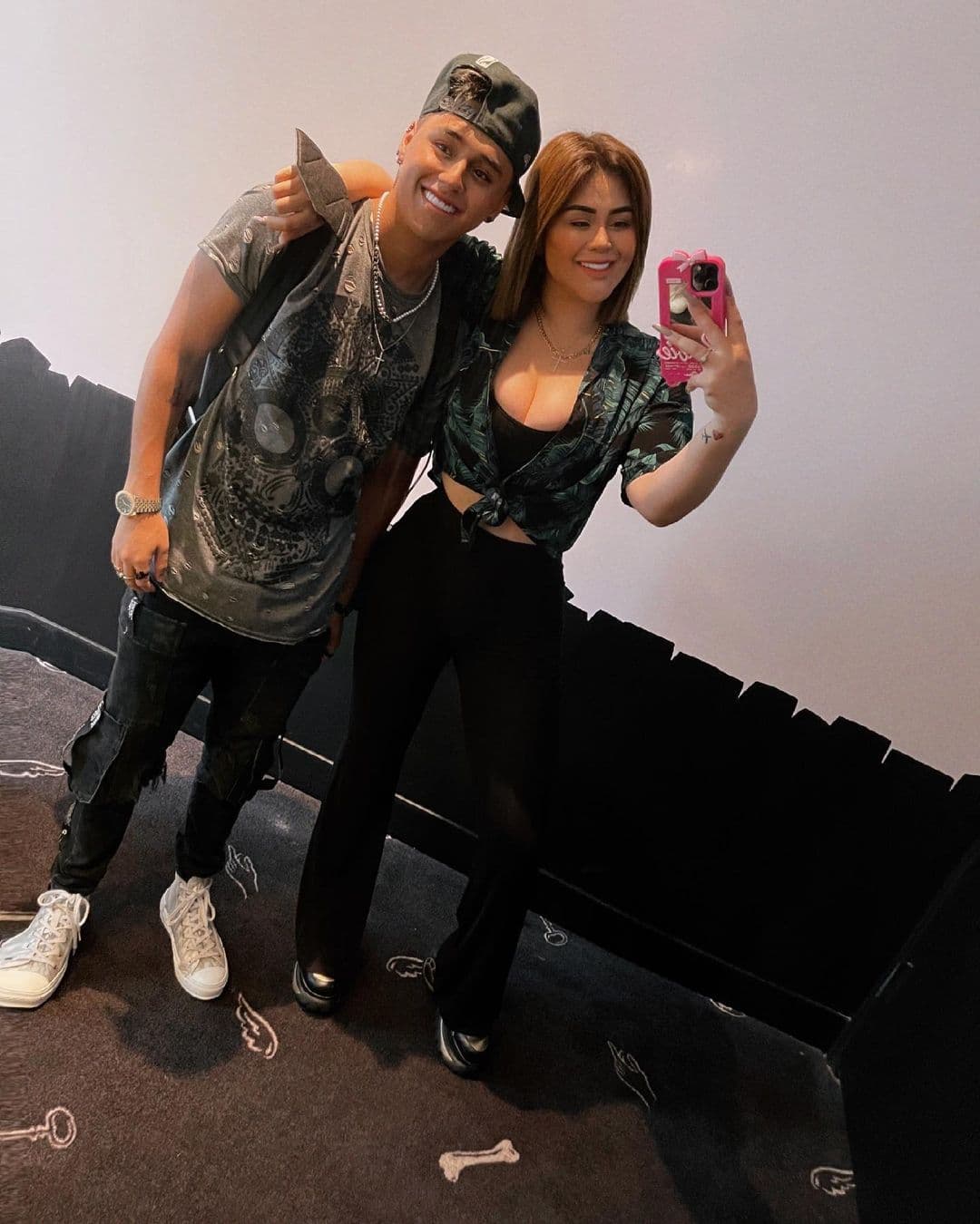 “Lo que ella hizo en contra de mí sabe que no es cierto, sabe que tiene casa porque yo la he apoyado, tiene carro porque yo se lo regalé. Lapizito tiene coche porque yo se lo regalé. Claro que con su trabajo, pero yo también he trabajado”, finalizó, entre lágrimas.