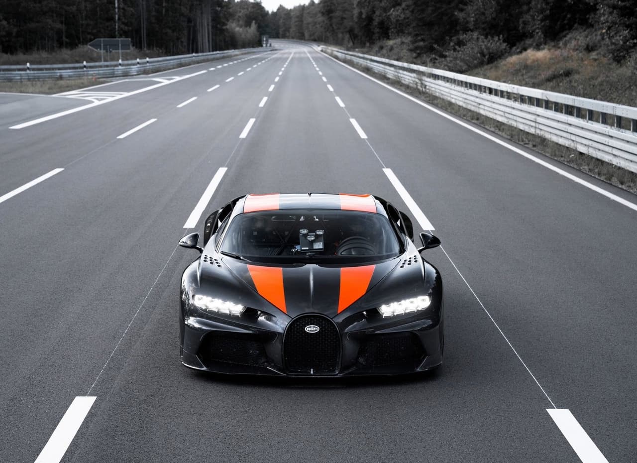 <h3 class="cms-H3-H3"><b>1.</b> <b>Bugatti Chiron Super Sport 300+</b></h3>
<br>
<br>
<b>Velocidad máxima:</b> 304 mph (489 km/h)