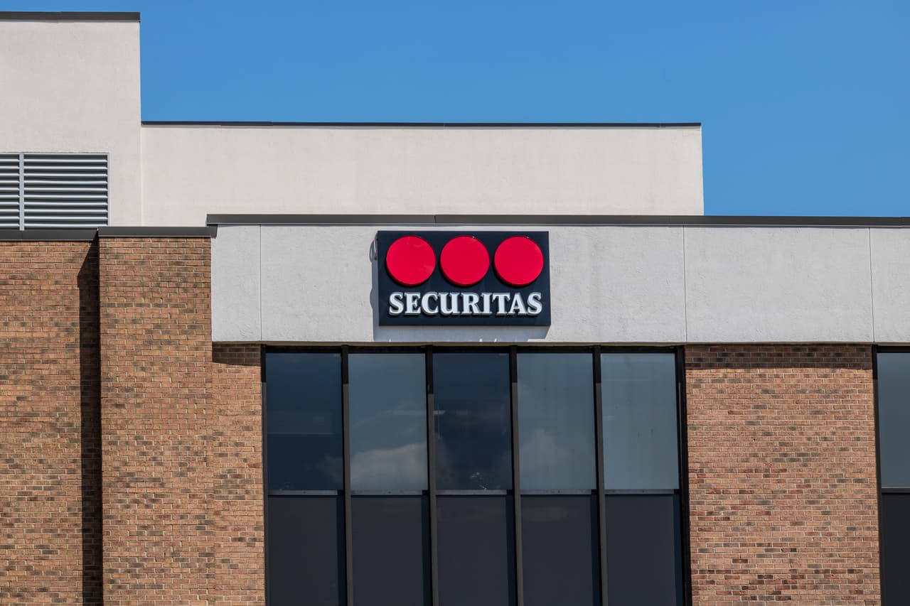 <b>Securitas. </b>La compañía de servicios de seguridad está contratando a miles de guardias adicionales para puestos en todo el país. Ya había alcanzado su objetivo de incorporar a 10,000 nuevas personas entre marzo y abril. A mediados de abril anunció que todavía necesita ocupar puestos de tiempo completo, parcial y temporales, y alentó a las personas despedidas y suspendidas a postularse.
<br>