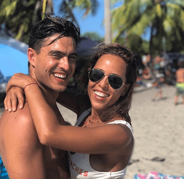 Rodolfo Landeros está muy enamorado de su novia Fernanda Álvarez, con quien tuvo un maravilloso día en la playa.