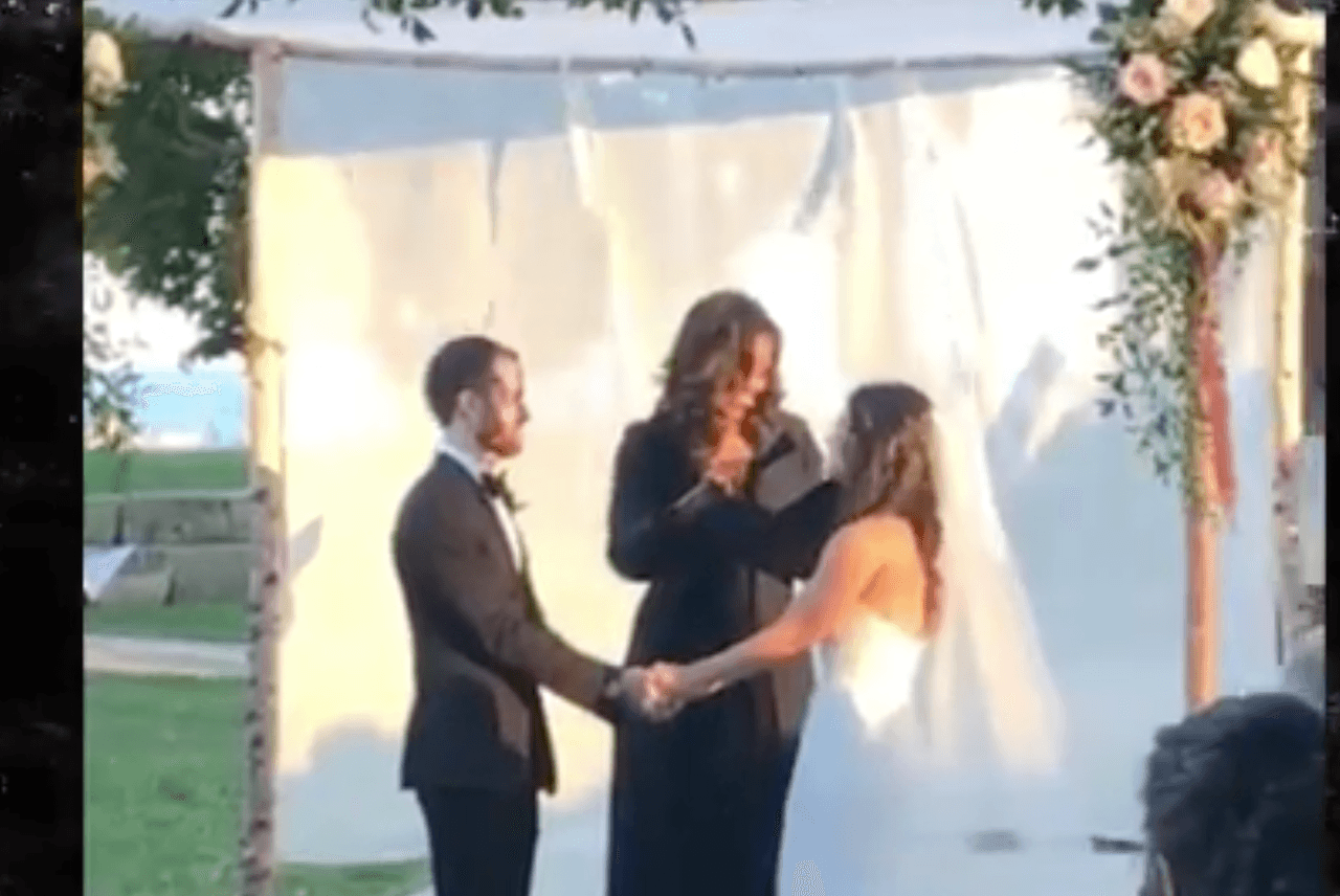 Michelle Obama oficia una boda en Chicago y las imágenes se vuelven virales