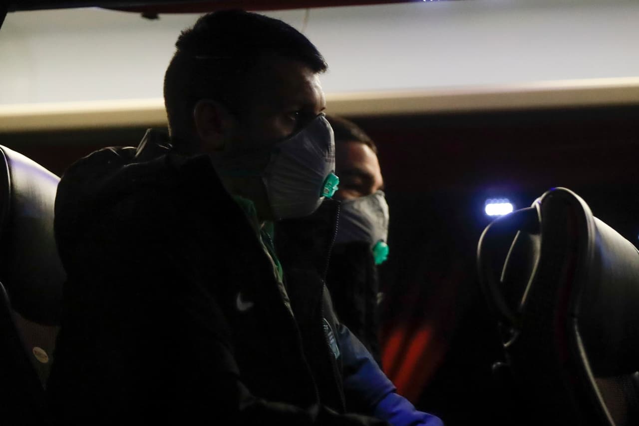 Tras la amenaza latente del coronavirus en Italia, jugadores del Ludogorets llegaron con mascarillas al partido contra el Inter a puerta cerrada.