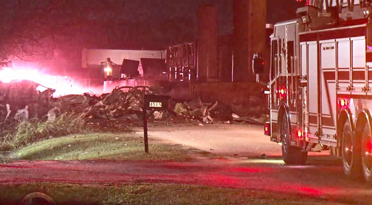 Explosión sacude un vecindario al noroeste de Houston y deja gran destrucción