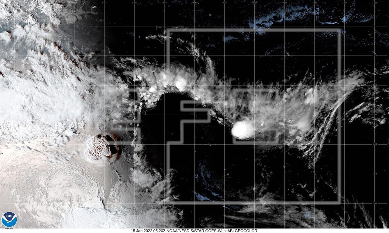 "Fue una explosión masiva", explicó al sitio de noticias Stuff una residente, Mere Taufa, que estaba en su casa preparando la cena. "El suelo tembló, la casa entera estaba sacudida. Venía en olas. Mi hermano menor creía que bombas explotaban cerca de nuestra casa", contó.