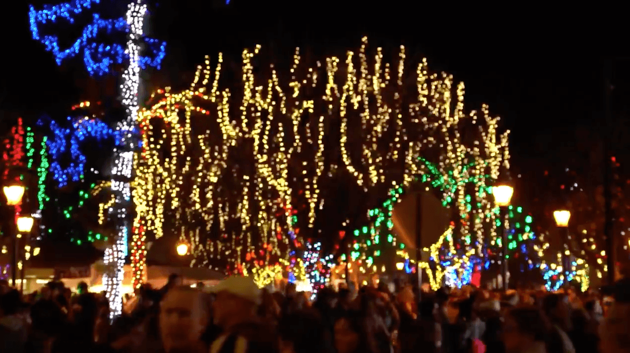 Aunque no habrá celebraciones o eventos, como los que se acostumbran en años previos, la ciudad dice que están “emocionados de mostrar excelentes diseños de iluminación y características que agregarán magia para cada noche”.
<br>