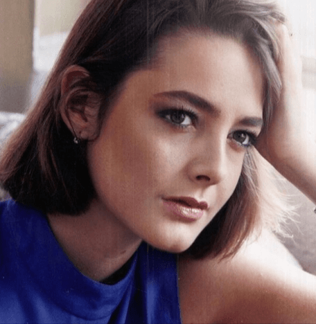 Estudió una maestría en Literatura y ha publicado dos libros.