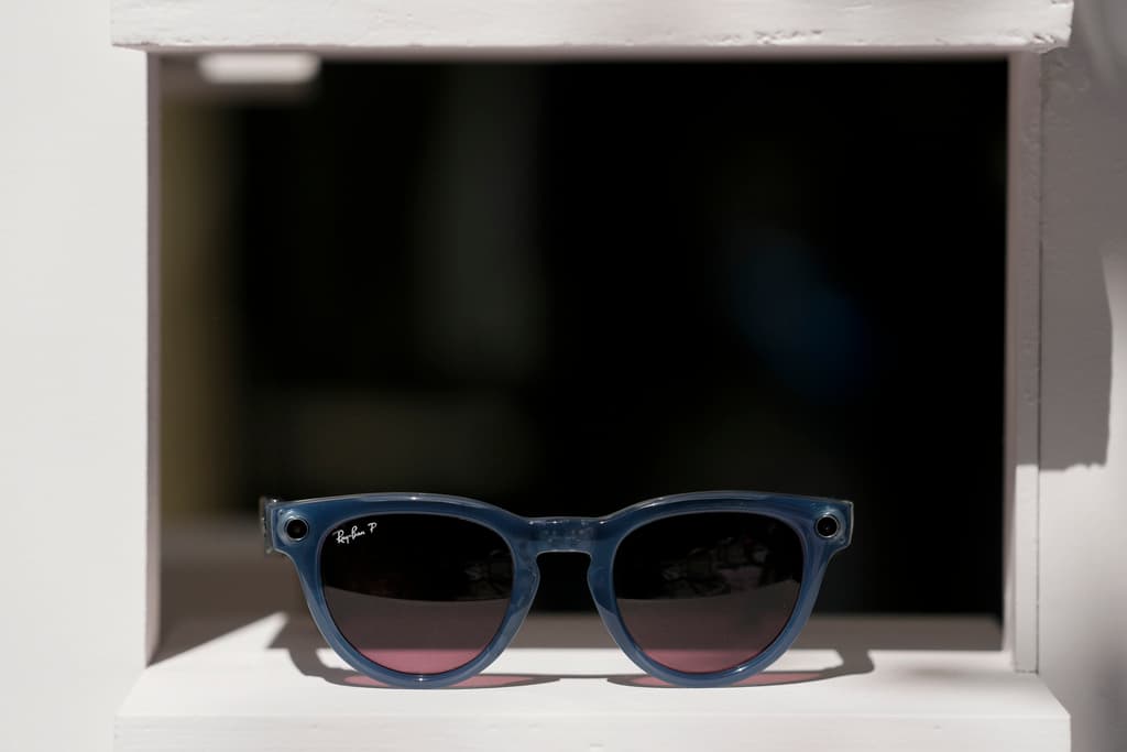 Un par de gafas inteligentes Ray-Ban Meta se muestra en la conferencia de desarrolladores Connect de Meta, el miércoles 27 de septiembre de 2023, en Menlo Park, California. (Foto AP/Godofredo A. Vásquez)