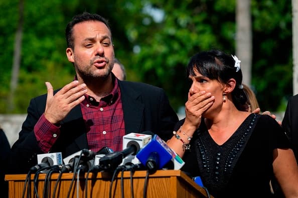 "Lo único que quiere mi hermana Marysol, lo único que quiero yo, es despedirnos de José José", comentó José Joel durante la rueda de prensa. Los hijos del cantante no habían podido ver a su padre, a tres días de su muerte. Su pedido va dirigido a Sarita, la hija menor del "Príncipe de la Canción".
<br>