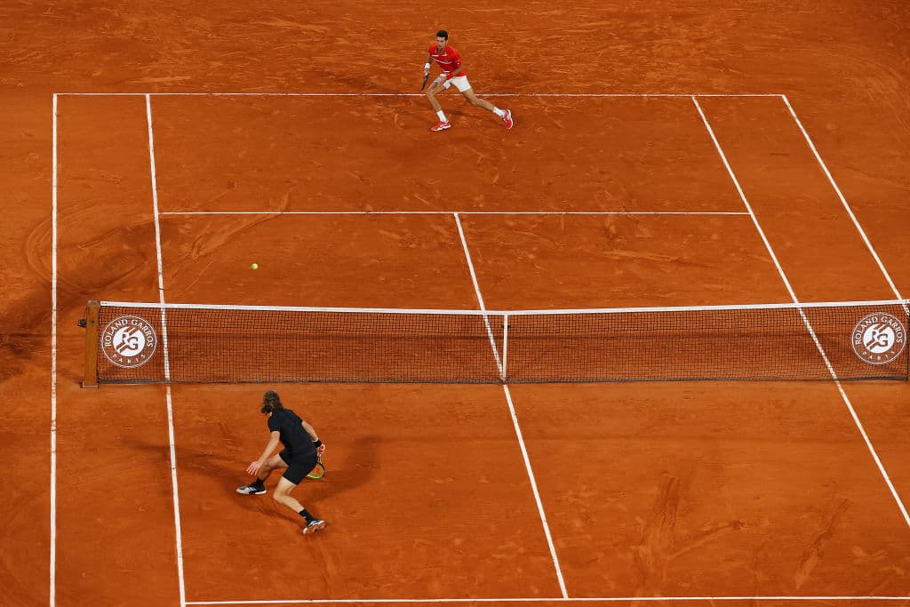 Rafael Nadal venció a Diego Schwartzman con parciales de 6-3, 6-3 y 7-6. Djokovic derrotó a Tsitisipás con parciales de 6-3, 6-2, 5-7, 4-6 y 6-1.