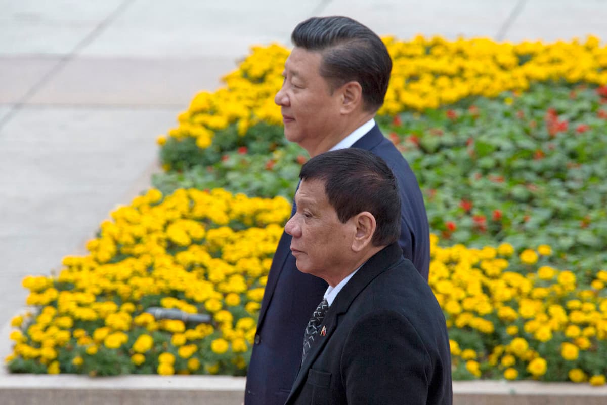 Xi Jinping, presidente chino junto a Rodrigo Duterte, filipino