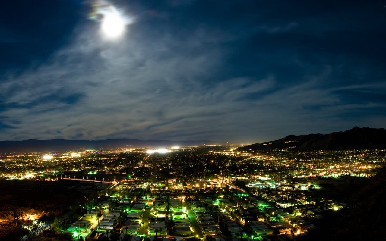 <b>Coachella.</b> "Estoy agradecido con mis colegas por comprender la necesidad de que las ciudades tengan flexibilidad en lo que se refiere a la vida nocturna. Las rígidas y anticuadas horas de cierre en California no tienen sentido", señaló Wiener.