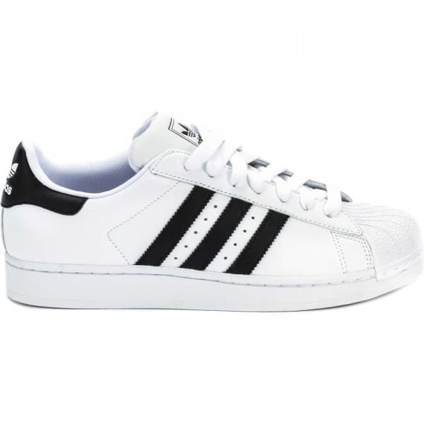 <b>Superstar de Adidas</b>
<br>Fue en 1969 que Adidas lanzó el icónico modelo en blanco y negro con las tres rayas en el centro. Creados para jugar basketball, a los meses de haber sido lanzados, el 75% de los jugadores ya los llevaban. Fue hasta finales de los 80’s que comenzar a convertirse de un zapato deportivo a uno más para el diario.
<br>