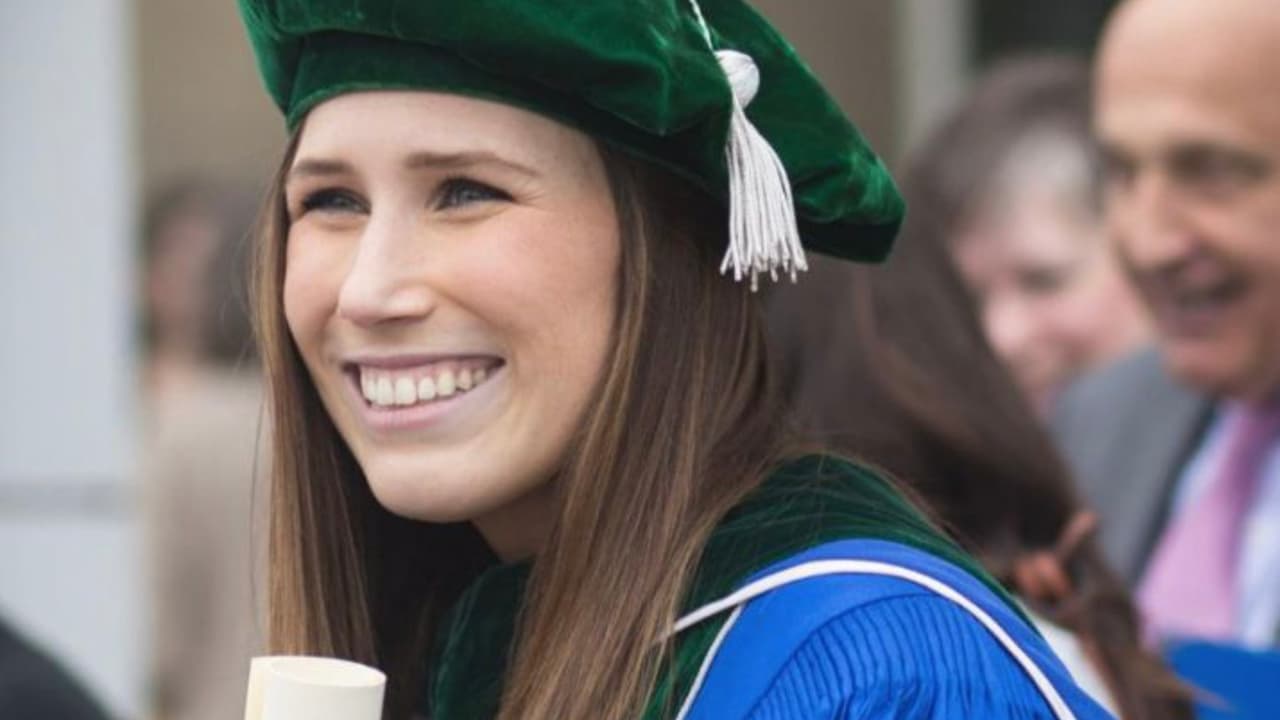 Doctora de Houston que atendía a pacientes de coronavirus muere de la enfermedad