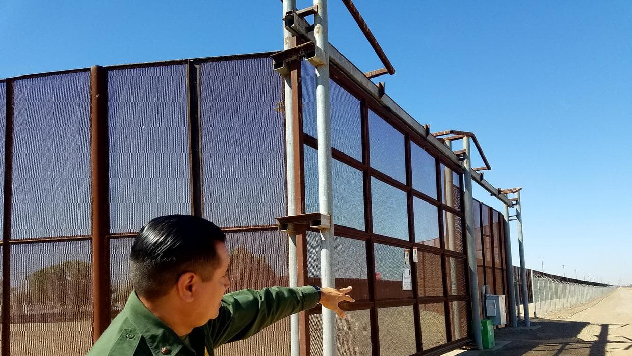 This is the triple fence along the U.S.-Mexico border that Trump wants to model for his wall
