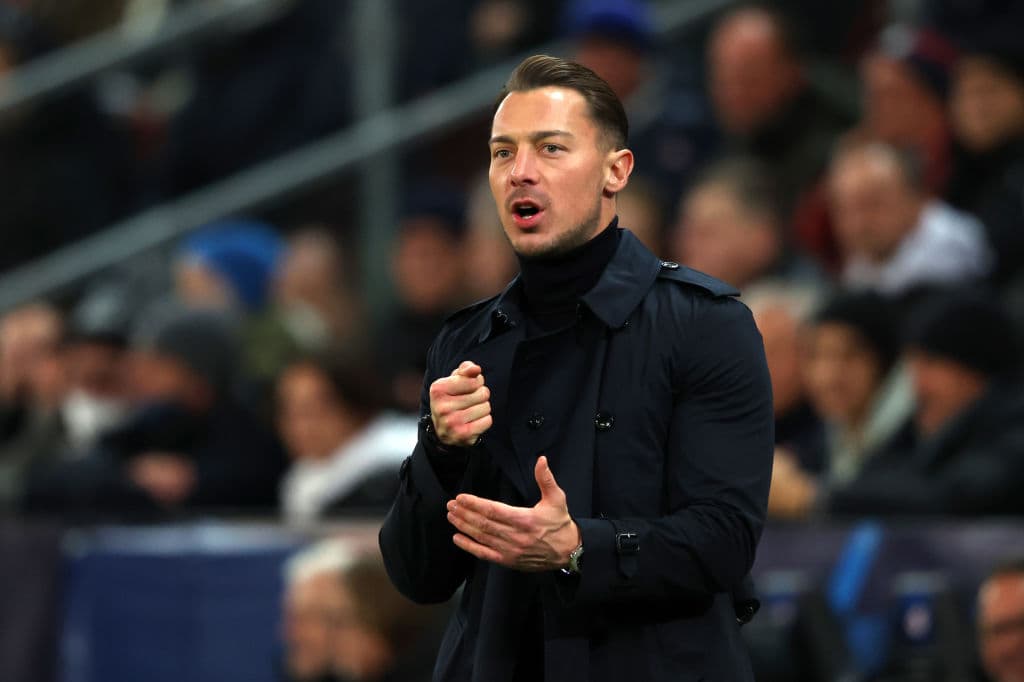 Bayern Munich rescata empate ante Red Bull Salzburg durante el partido de ida de Octavos de Final en la UEFA Champions League. Adamu abrió el marcador al minuto 21', pero fue ya en el minuto 90', casi al final del encuentro cuando Kingsley Coman hizo el gol del empate. Todo se definira en el partido de vuelta.