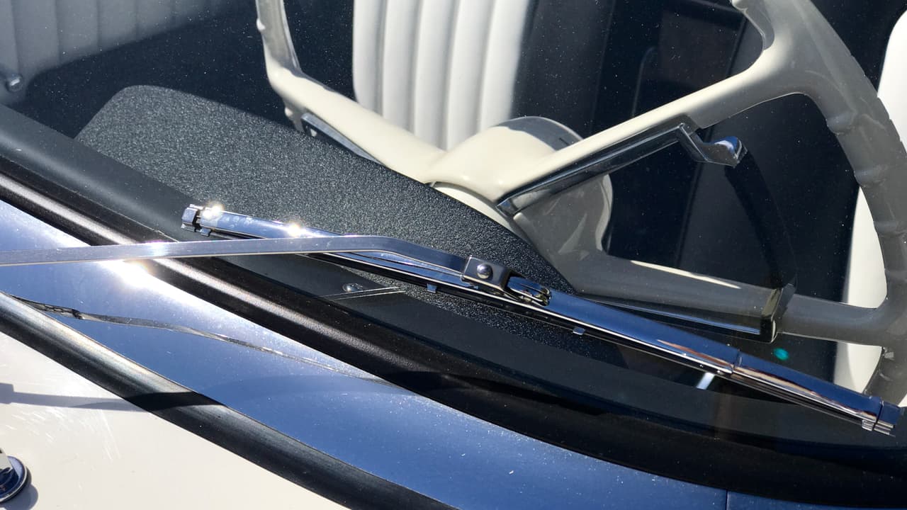 Los detalles cromados fueron restaurados añadiéndole belleza a un diseño al que por si mismo no le faltaba ninguna.