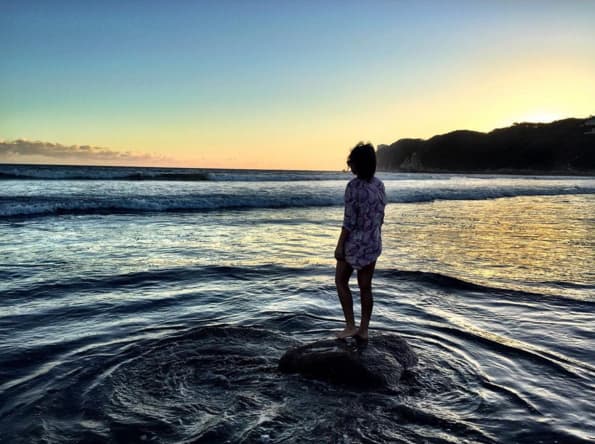 Cuando sube sus fotos siempre las acompaña del hashtag “#AmoViajar”.