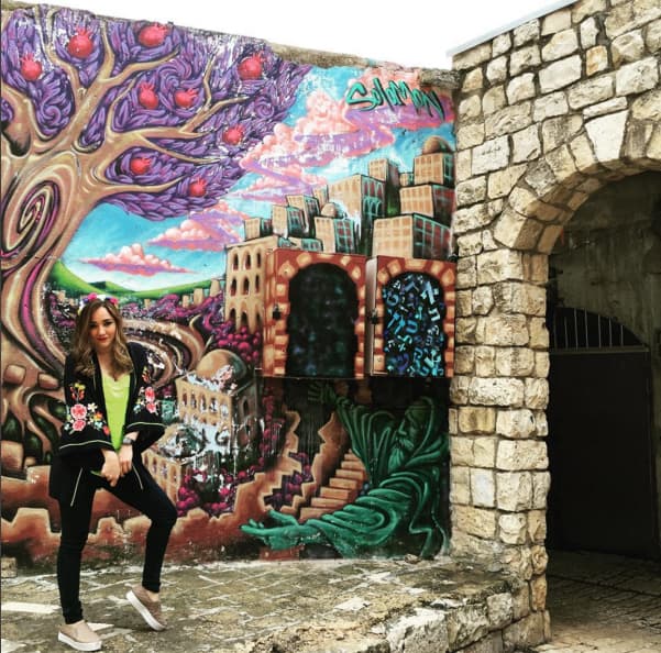 Disfrutando de toda la cultura de Medio Oriente.