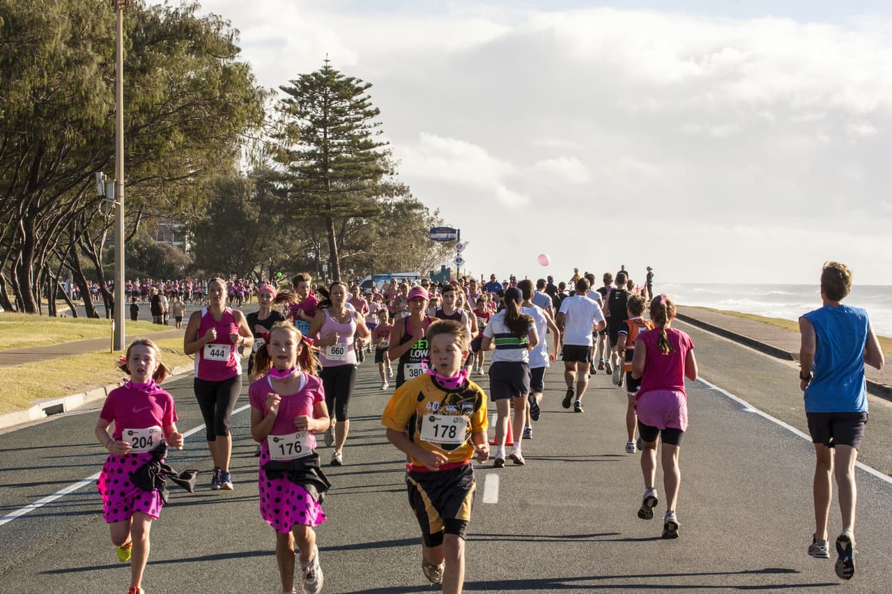 <b>RUN/WALK: </b>octubre es el Mes Nacional de Concientización del Cáncer de Seno y de Concientización de la Violencia Doméstica. LLeva a tu familia a una caminata en apoyo a investigaciones para la cura de cáncer de mama o para el apoyo a las víctimas de la violencia en el hogar. Puedes caminar o correr, lo importante es que la familia participe.